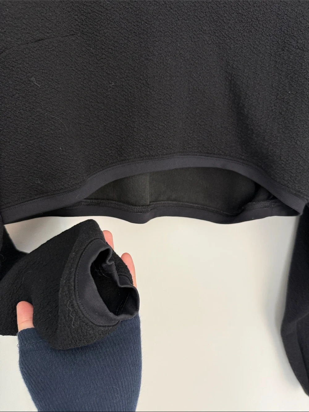 ALO Yoga Black Cropped Crewneck Sweatshirt